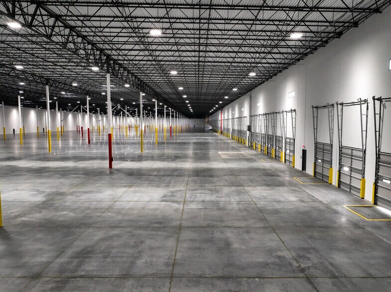 More Photos Of 1850 Continental Blvd, Charlotte Warehouse For Lease