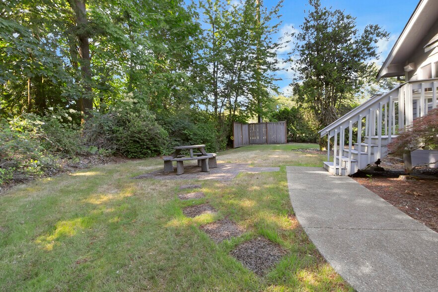 More Photos Of 104 Tremont Ave, Port Orchard Medical For Sale