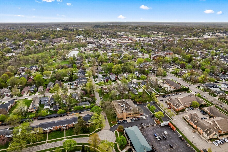 More Photos Of 805 Oakwood Dr, Rochester Office For Lease