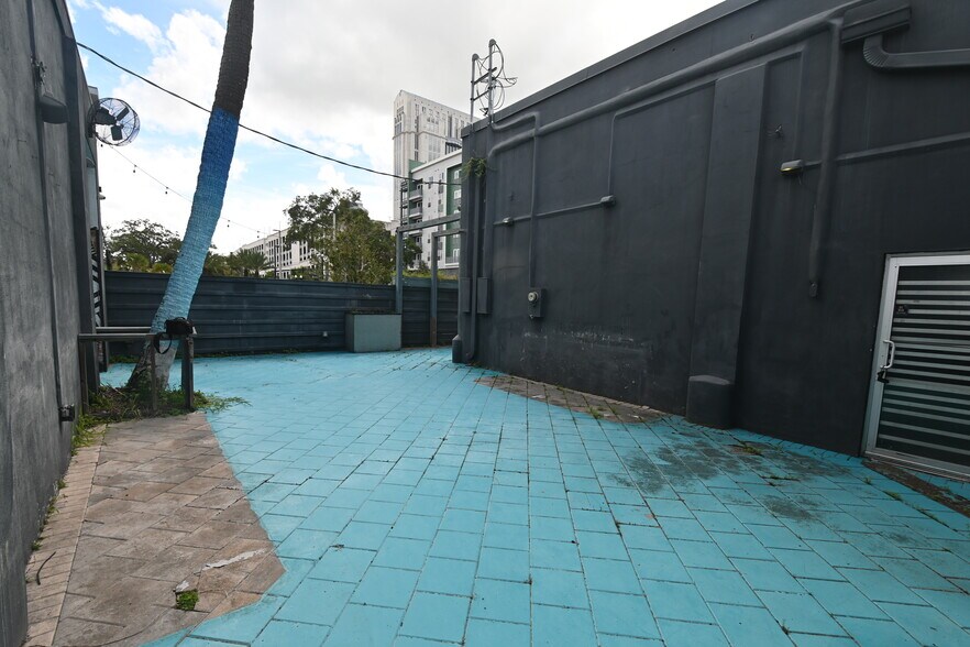 More Photos Of 47 W Amelia St, Orlando Bar For Sale