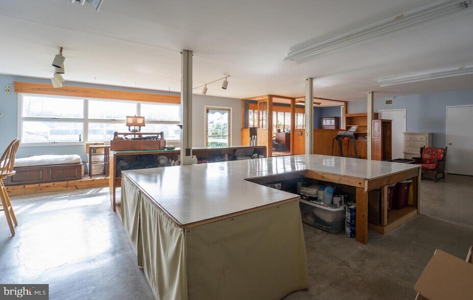 More Photos Of 405 Winchester Creek Rd, Grasonville Warehouse For Lease