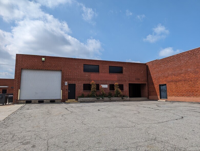 More Photos Of 2523-2529 N Ontario St, Burbank Service For Lease