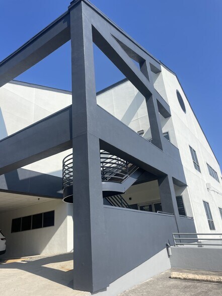 More Photos Of 12501 Judson Rd, San Antonio Medical For Lease