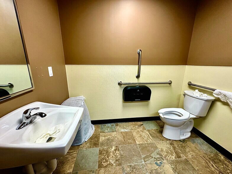 More Photos Of 124 N Main St, Lima Specialty For Sale