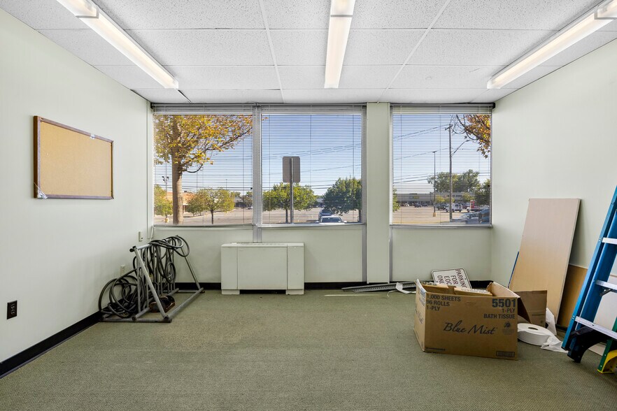 More Photos Of 30-32 N Russell Rd, Albany Office For Sale