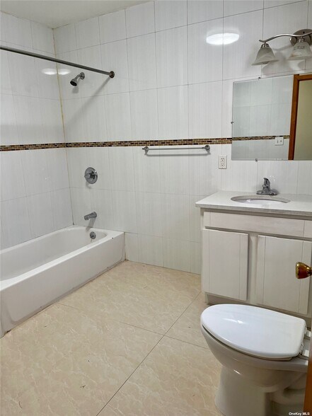 More Photos Of 11614 Myrtle Ave, Richmond Hill Medical For Sale