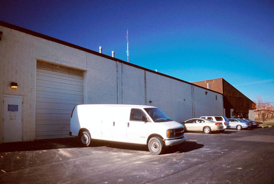 More Photos Of 45285-45319 Grand River Ave, Novi Warehouse For Lease