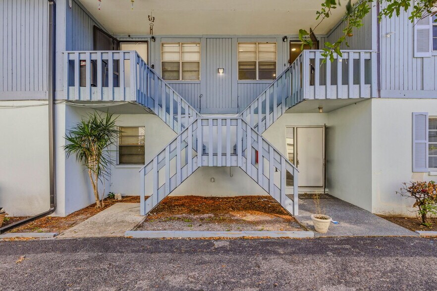 More Photos Of 9208 N Connechusett Rd, Tampa Apartments For Sale