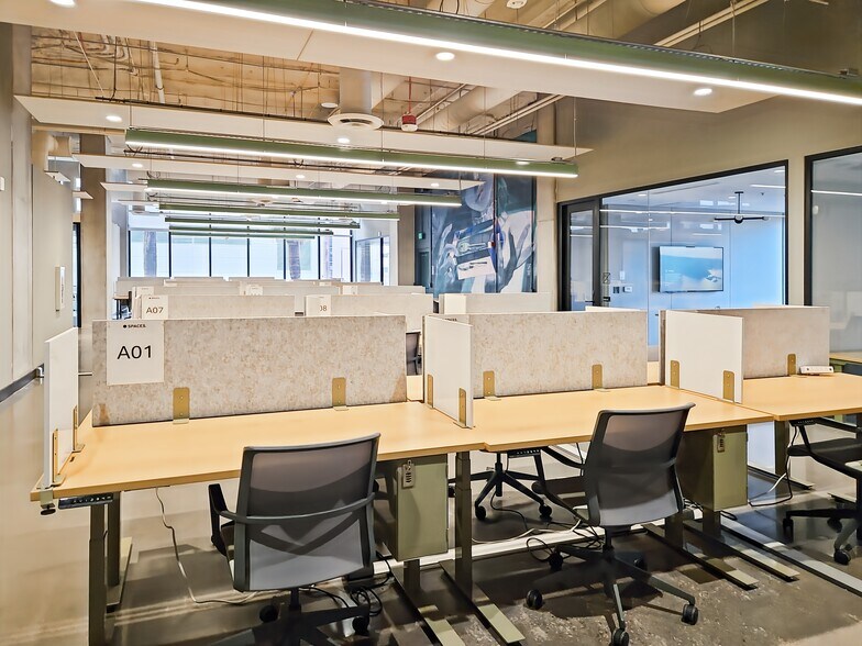 More Photos Of 200 W Monroe St, Phoenix Coworking Space