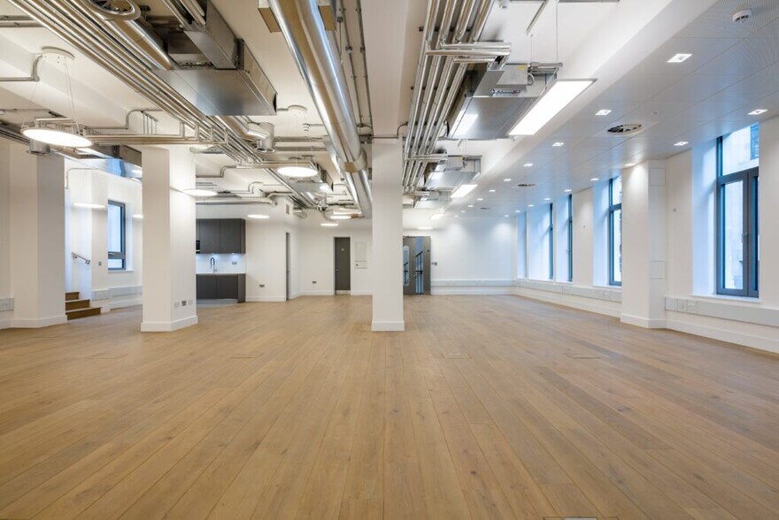 More Photos Of 10 Great Castle St, London Office For Lease