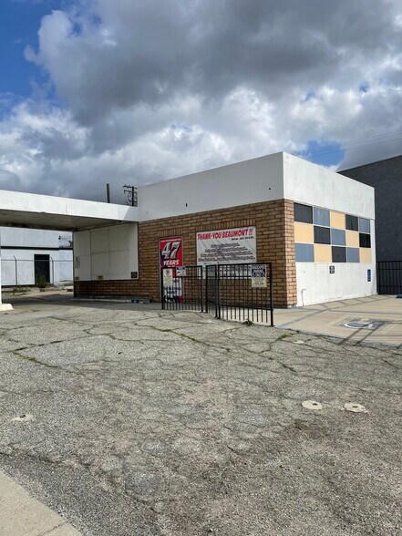 Primary Photo Of 125 E 6th St, Beaumont Auto Repair For Sale