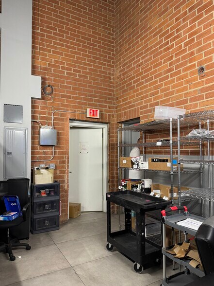 More Photos Of 7677 W Sunset Blvd, Los Angeles General Retail For Lease