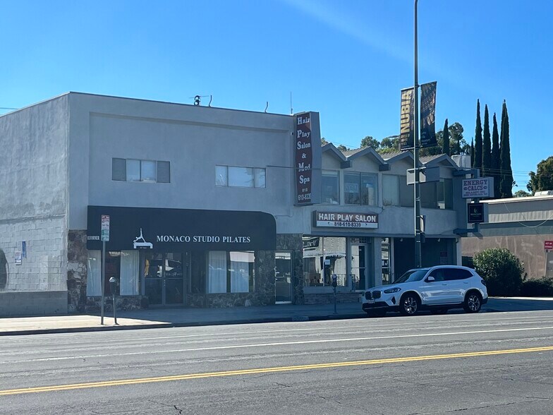 More Photos Of 22026-22030 Ventura Blvd, Woodland Hills Storefront Retail Office For Lease