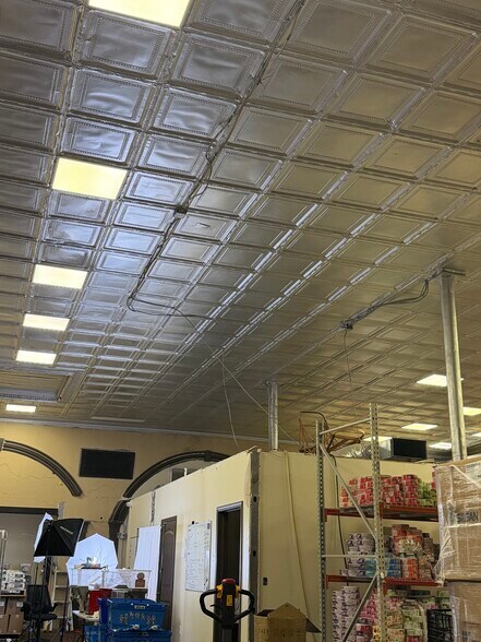 More Photos Of 204 S Broadway, Coweta Office For Sale