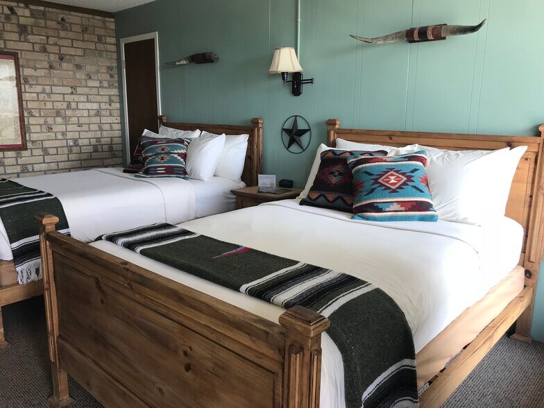 More Photos Of 401 US Highway 67, Santa Anna Hotel For Sale