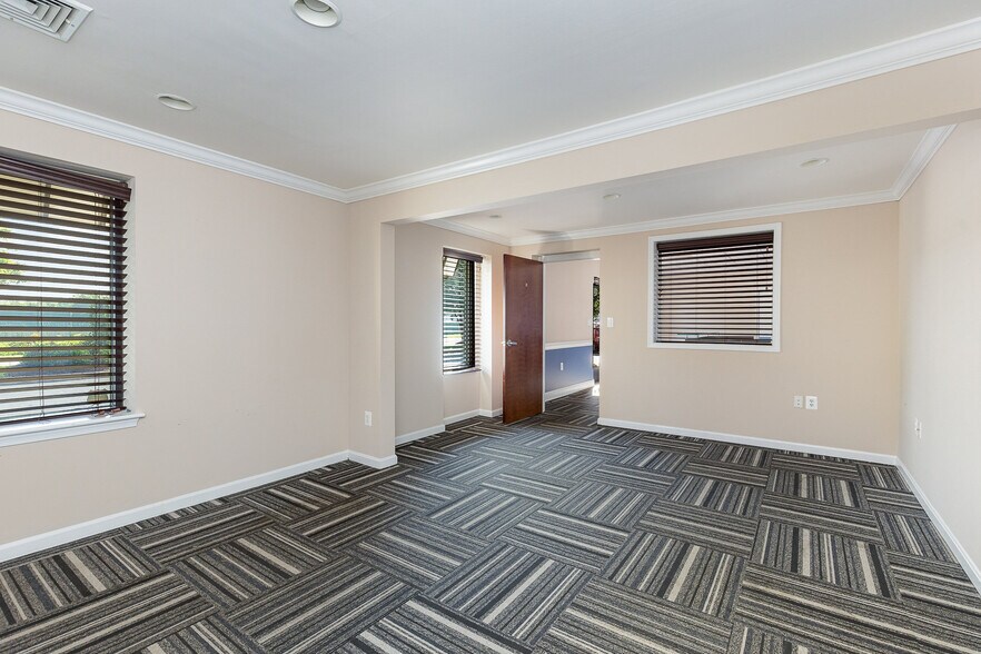 More Photos Of 100 Industrial Dr, Fredericksburg Showroom For Sale