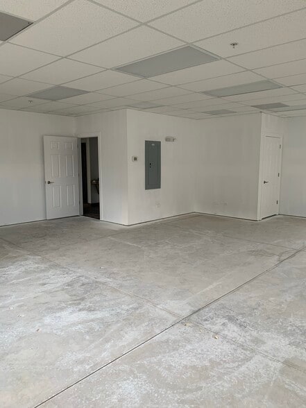 More Photos Of 167 N Greenleaf St, Gurnee Loft Creative Space For Sale