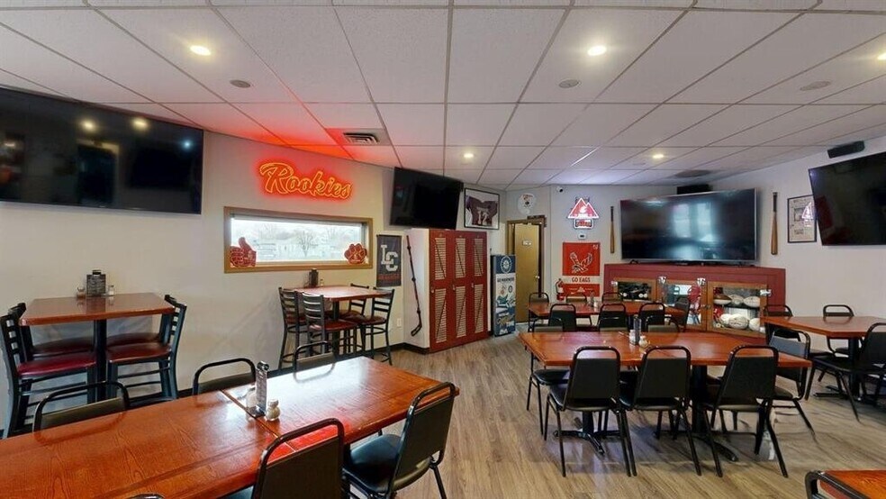 More Photos Of 509 Diagonal St, Clarkston Bar For Sale