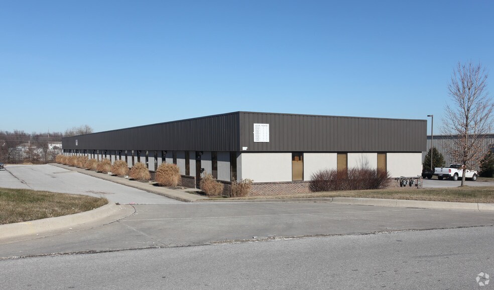 More Photos Of 4310-4346 E 142nd St, Grandview Warehouse For Lease