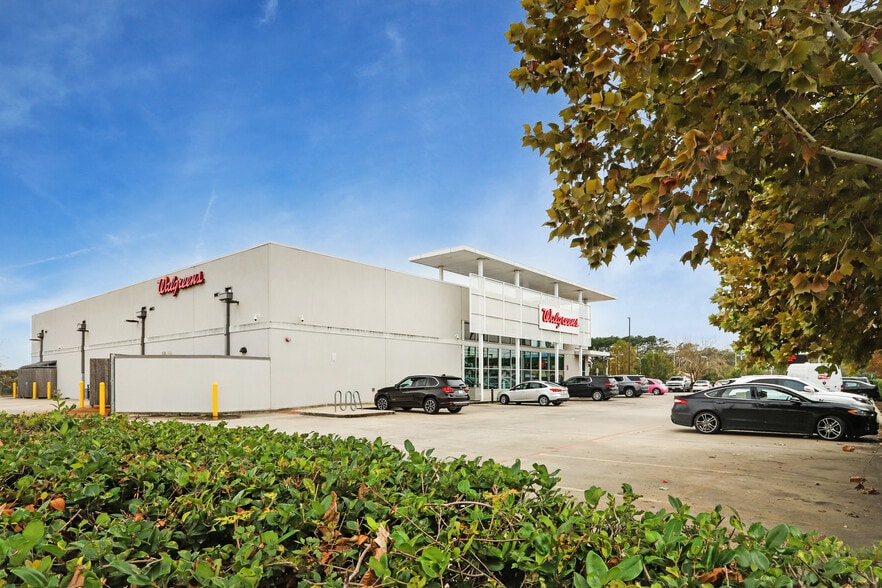 More Photos Of 107 W Rankin Rd, Houston Drugstore For Sale
