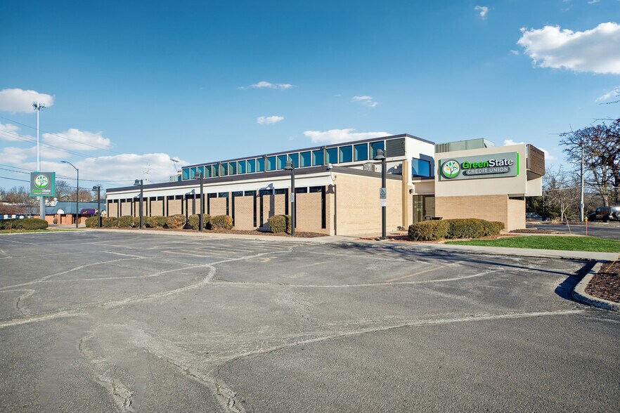 More Photos Of 2805 Beaver Ave, Des Moines Bank For Sale