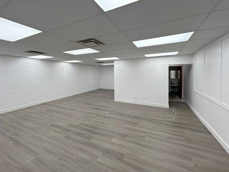 More Photos Of 7123 Curragh Av, Burnaby Light Manufacturing For Lease