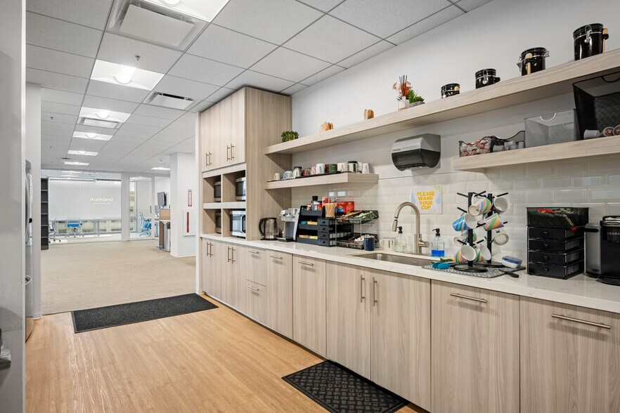 More Photos Of 301 N Lake Ave, Pasadena Office For Lease