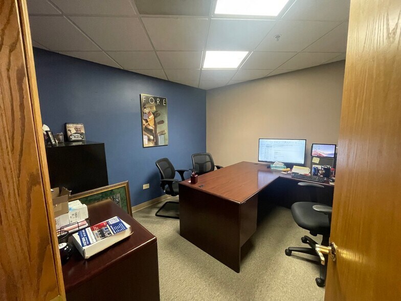 More Photos Of 650 Spring Hill Ring Rd, West Dundee Medical For Lease