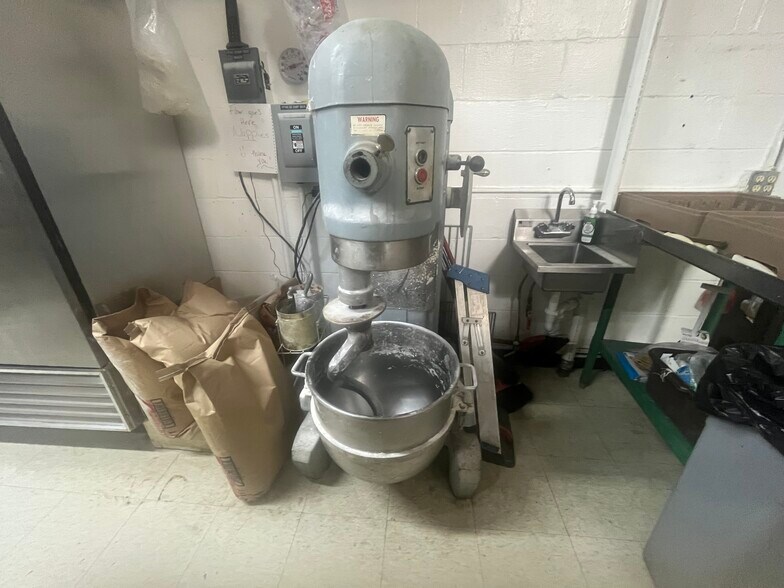 More Photos Of 114 E Lincoln Ave, Mc Donald Storefront For Lease