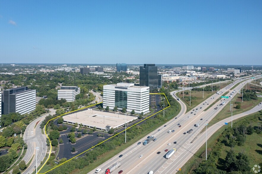 More Photos Of 231 N Martingale Rd, Schaumburg Office For Lease