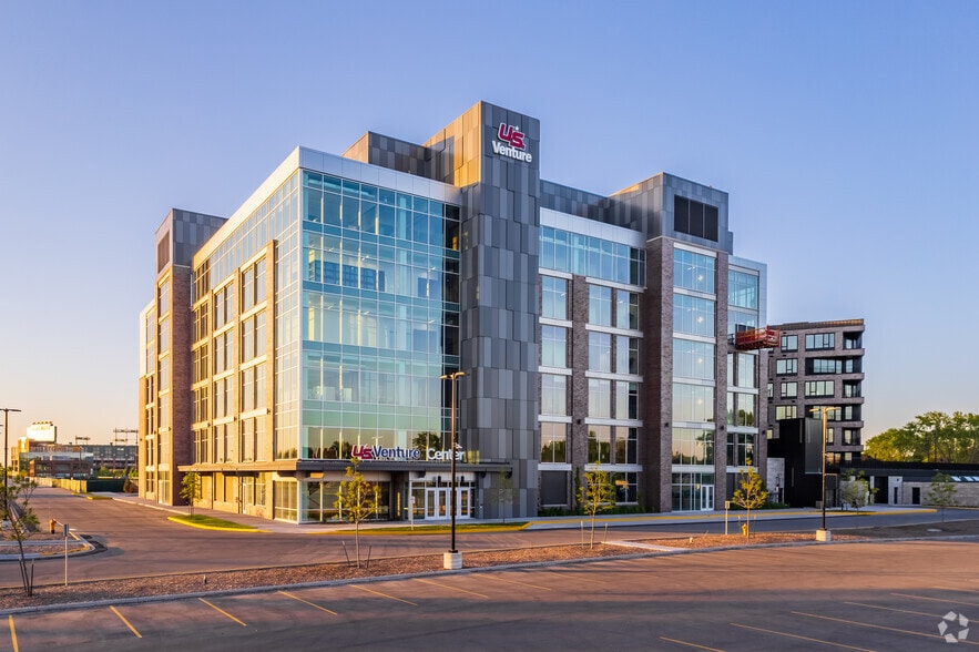 More Photos Of 1175 Lombardi Ave, Green Bay Office For Lease