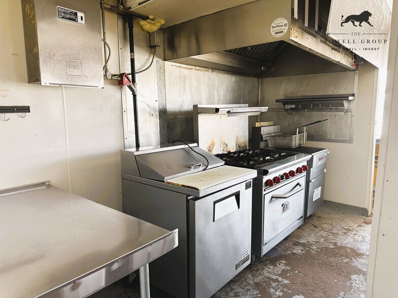 More Photos Of 3017 34th St, Lubbock General Retail For Sale