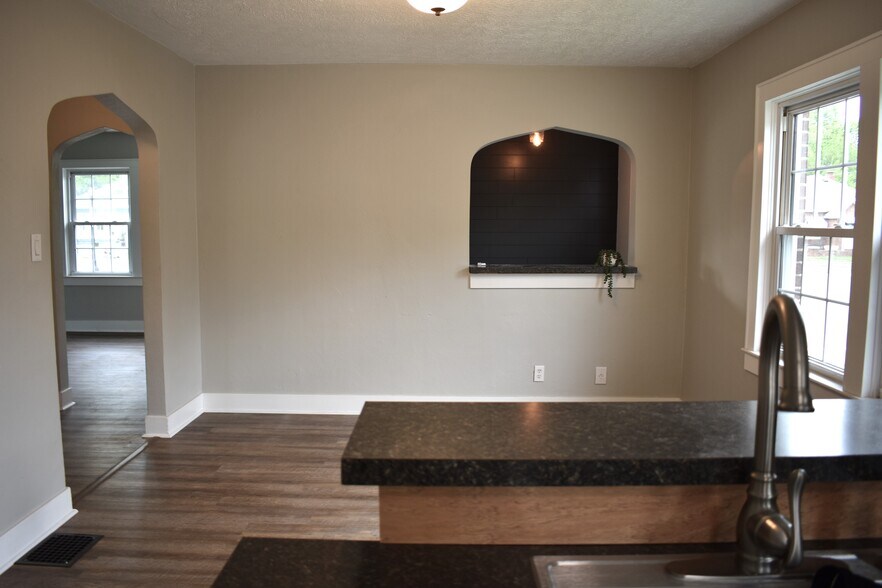 More Photos Of 1014 E 10th St, Jeffersonville Office Residential For Sale