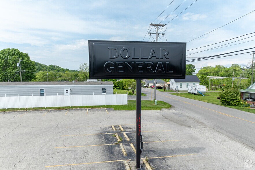 More Photos Of 412 Wurtland Ave, Greenup Freestanding For Lease