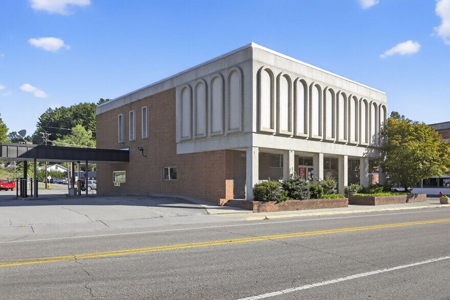 Primary Photo Of 335 Front st, Coeburn Bank For Sale