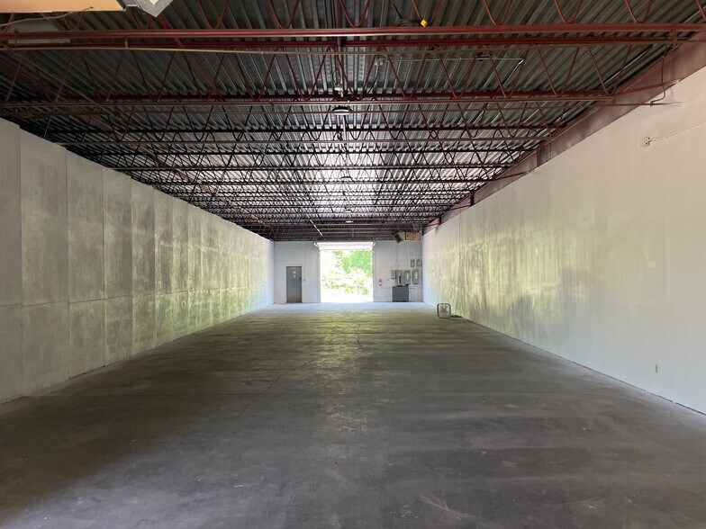 More Photos Of 5851-5885 Wolf Creek Pike, Dayton Warehouse For Lease