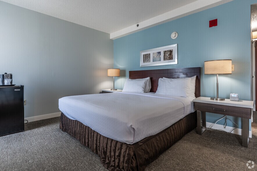 More Photos Of 164 Fort Couch Rd, Pittsburgh Hotel For Sale