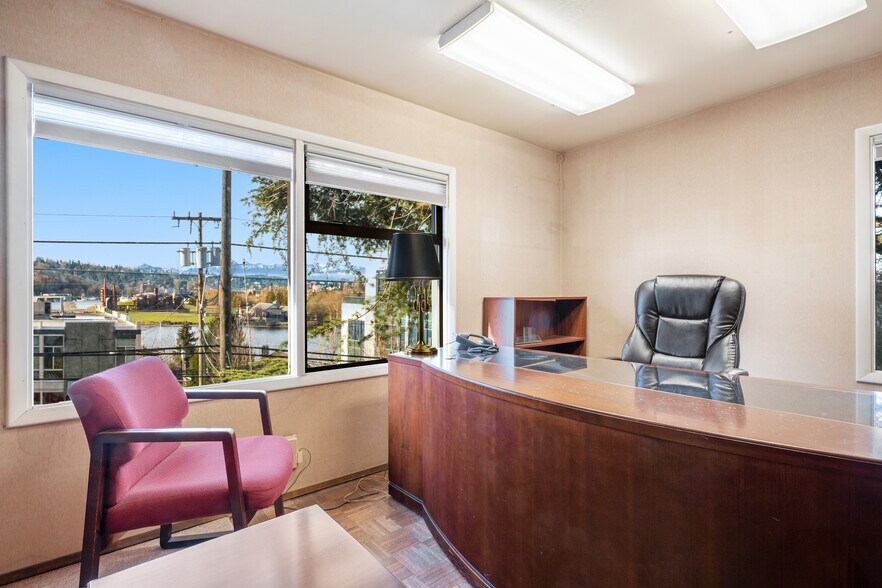 More Photos Of 207 Edgar St, Seattle Office For Sale