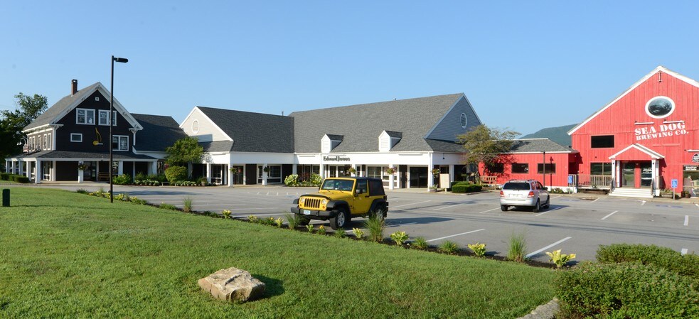 More Photos Of 1976 White Mountain Hwy, North Conway Storefront Retail Office For Lease