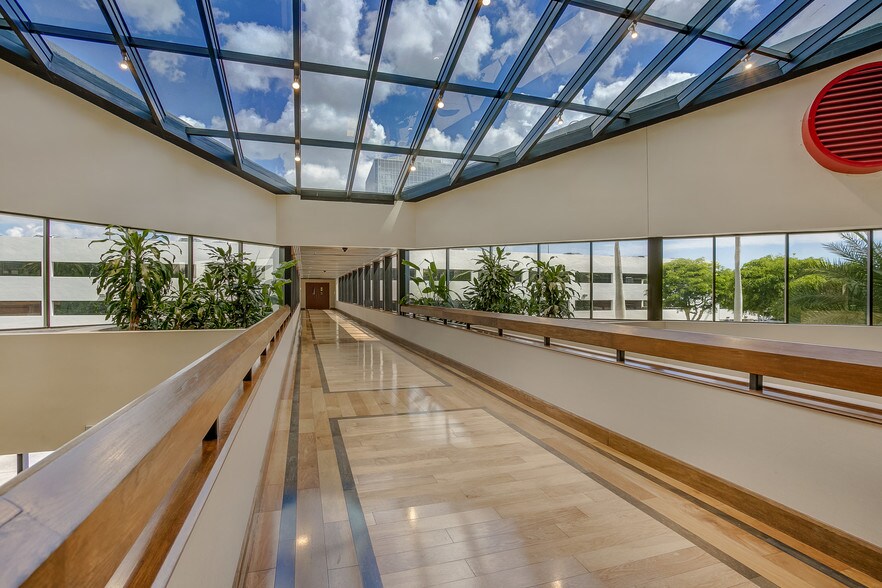 More Photos Of 1555 Palm Beach Lakes Blvd, West Palm Beach Office For Lease