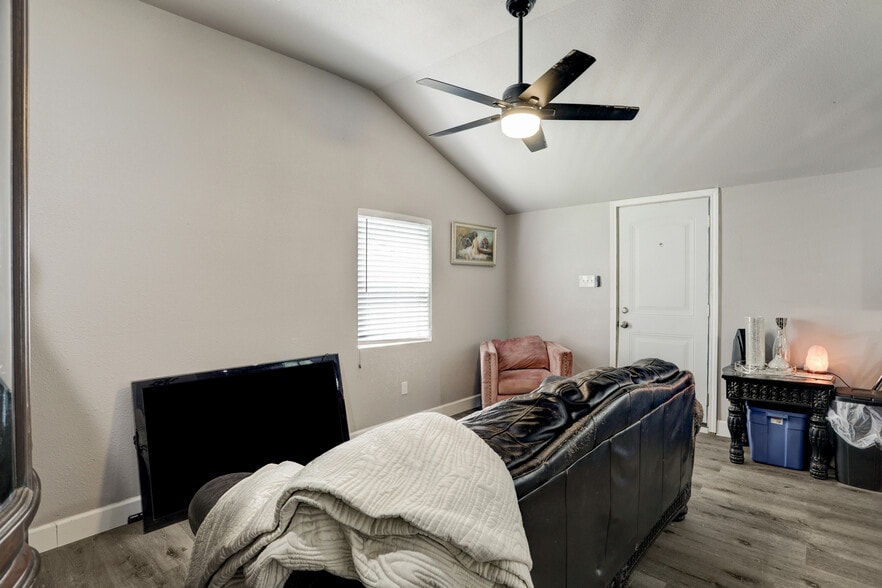 More Photos Of 2322 Central St, Dickinson Apartments For Sale