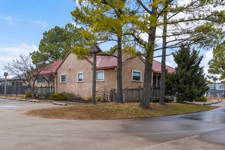 More Photos Of 3228 S Jamestown Ave, Tulsa Medical For Sale