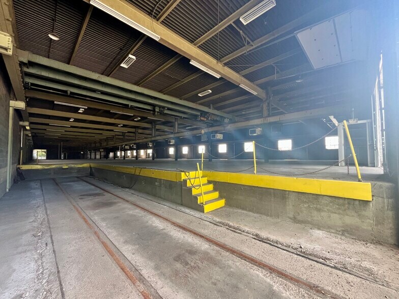 More Photos Of 495 Nixon Rd, Cheswick Manufacturing For Lease
