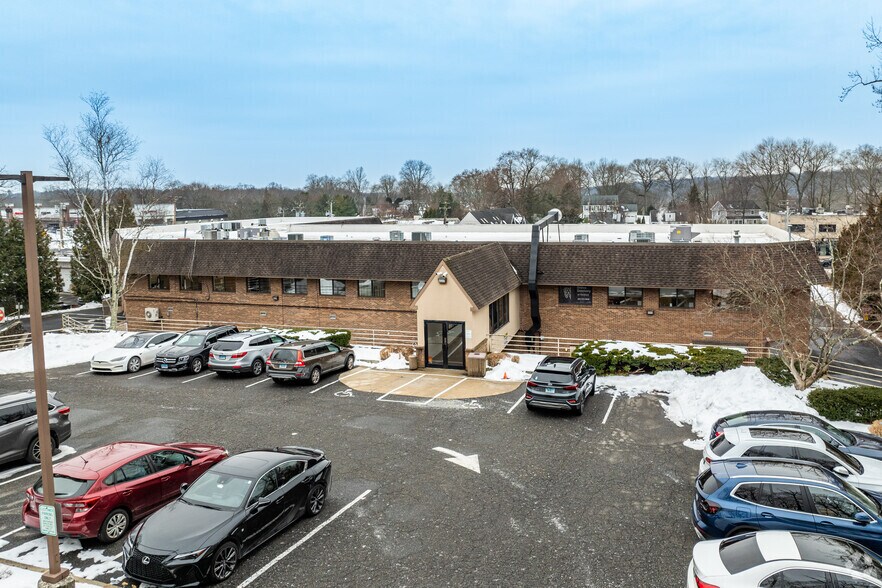 More Photos Of 2452-2490 Black Rock Tpke, Fairfield General Retail For Lease