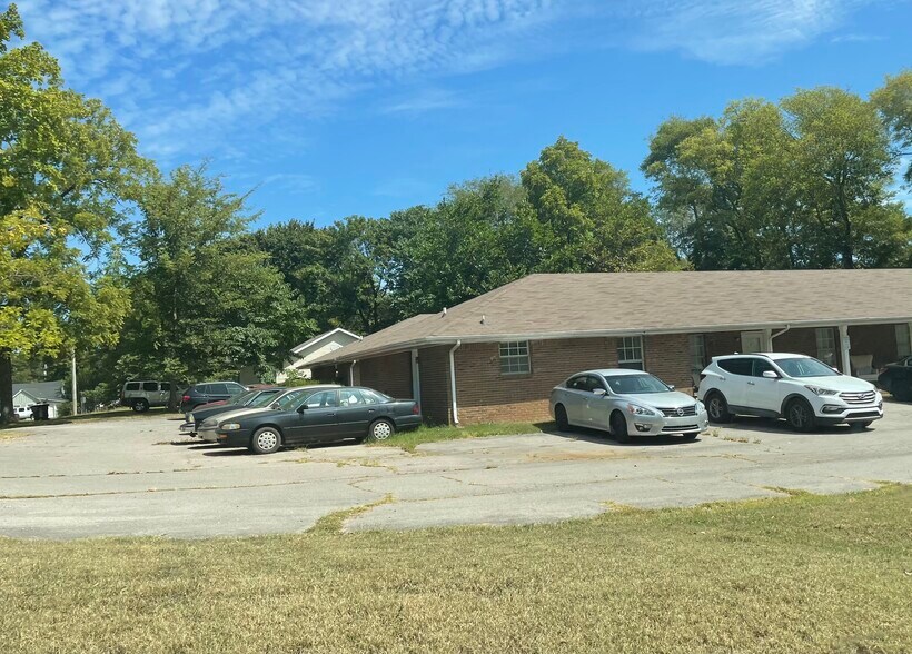 Primary Photo Of 211 Chapel St, Clarksville Apartments For Sale