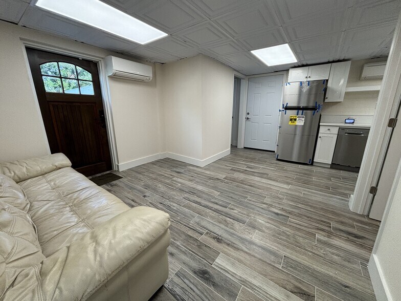 More Photos Of 2070 N Palafox St, Pensacola Movie Radio TVStudio For Lease
