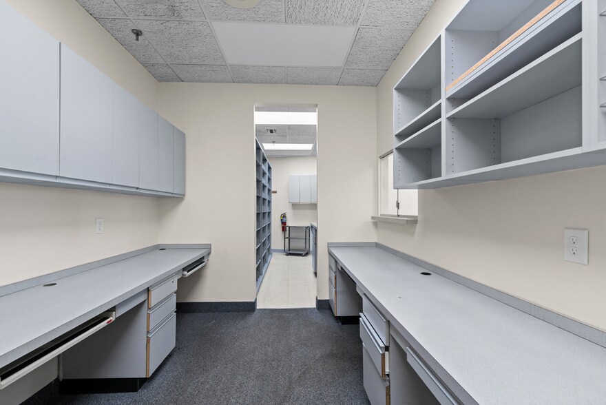 More Photos Of 1097 Old Country Rd, Plainview Medical For Lease