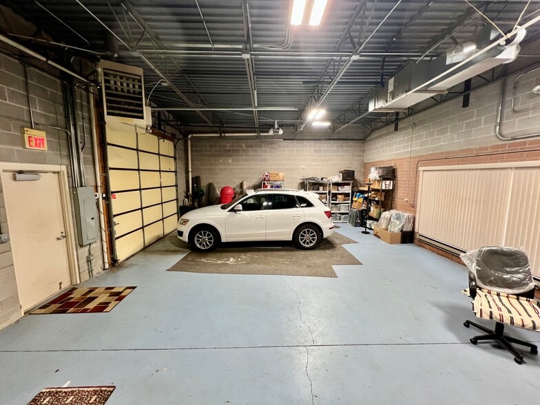 More Photos Of 500 Park Ave, Lake Villa Warehouse For Sale