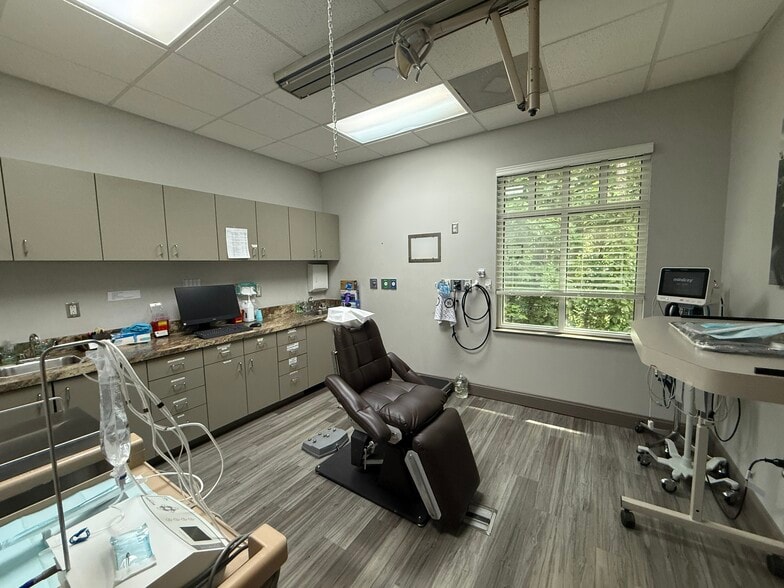 More Photos Of 201 Oakside Ln, Canton Medical For Sale