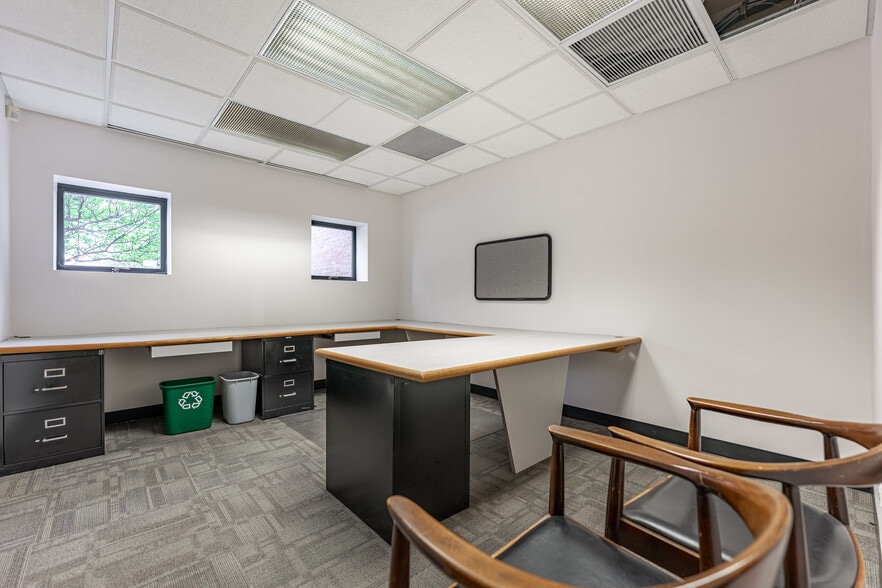 More Photos Of 5430 Saint Charles Rd, Berkeley Office For Sale